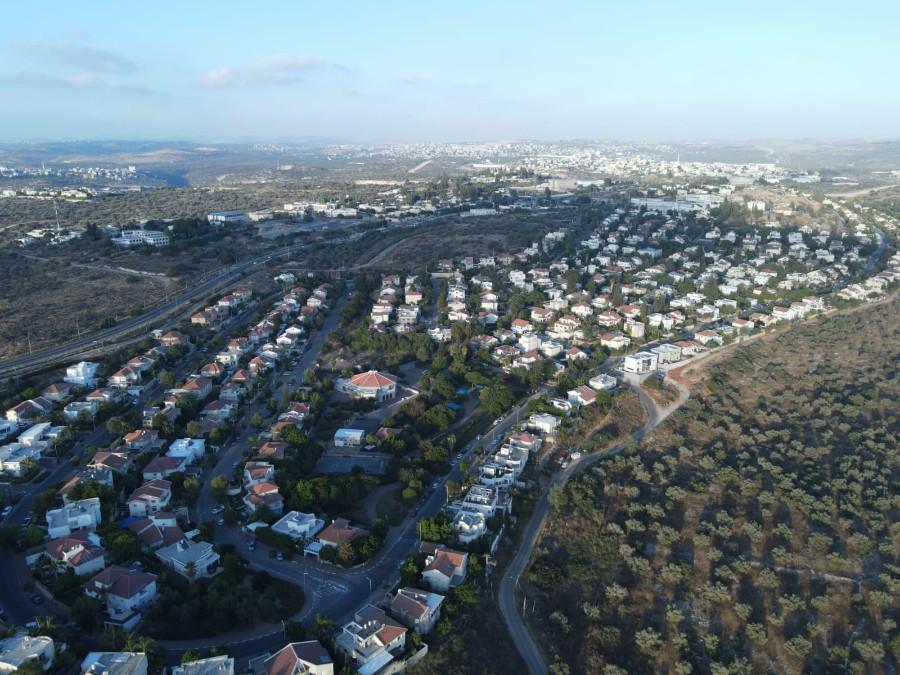 שכונת ה-80 ושכונת ה-220 מכיוון מערב. צולם על ידי עודד שורץ ביולי 2022