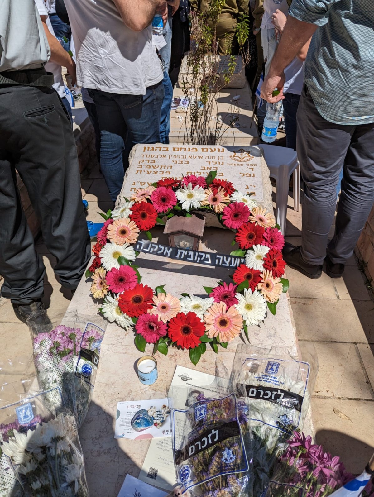 הנחת זר בבית העלמין יום הזיכרון תשפ"ג