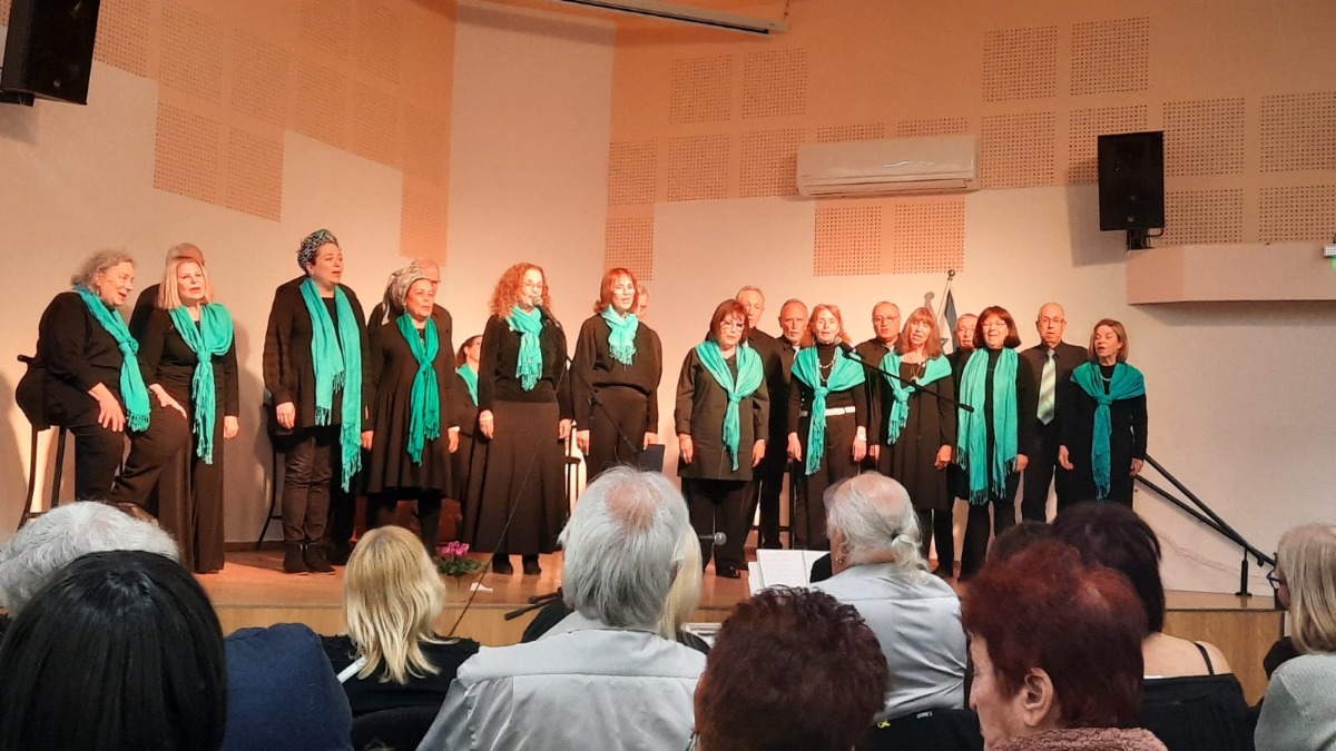 הופעת המקהלה.