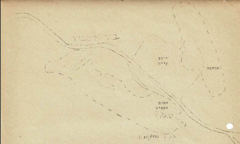 פרסום מפת האדמות ליישוב הקבע בעלון היישובי בשנת תש"ם 1980. אזור "הגורן" מכונה במפה "חמשת העצים" (ידיעון אלקנה, גיליון 3, אדר תש"ם פברואר 1980)