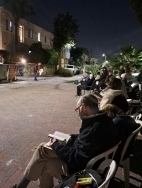 קריאת מגילה בשכונת ה-34 (צילום: רונית זילברשץ)