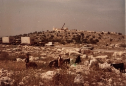 אשקוביות ראשונות, כביש חוצה שומרון ושביל הגישה המקורי ליישוב אלקנה