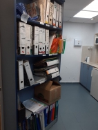 קלסרים מועברים מארכיון המועצה לחדר הסריקות (מטבחון הספרייה הציבורית)
