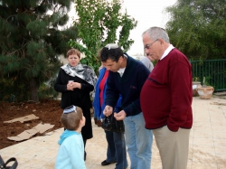 מימין: מאיר שטיינר, צור בדש ושרה ברוקנטל