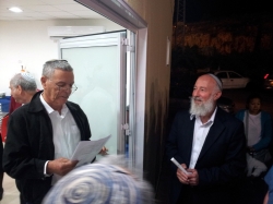 הרב שטרן ודוד ברוקנטל
ניסן 2012