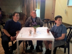 סבא יעקב מינצר עם הנינים
ניסן 2012