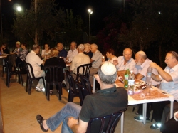 הרמת כוסית  במועדון 50 פלוס ערב ראש השנה תשע"ג