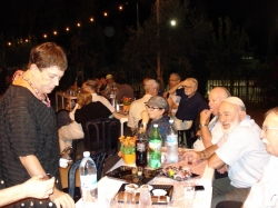 הרמת כוסית  במועדון 50 פלוס ערב ראש השנה תשע"ג