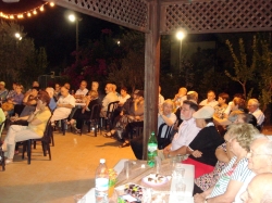 הרמת כוסית  במועדון 50 פלוס ערב ראש השנה תשע"ג