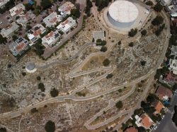 שכונת ה-34 מצפון לפארק הגורן ושכונת ה-165 מדרום לו - צילומי רחפן של צביקי בצר, ל"ג בעומר תשפ"ה 16 במאי 2025