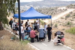 ריקי גלזנר מדריכה בתחנה 4 (צילום: דני סיטרון)