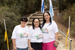 סלין מיכליס, רוחי רוזנבלום ורונית זילברשץ - מנהלות מיזם השביל (צילום: דני סיטרון)