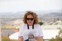 אפרת חן מדריכה במצפה הגורן (צילום: דני סיטרון)