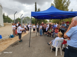 תחנה מס' 3: בריכת מקורות. בהדרכת עליזה הרשושנים ואיציק טאייב (צילום: רוחי רוזנבלום)