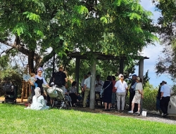 תחנה מס' 2: הגת הקדומה - בהדרכת חנהלה שמרלינג וברכה ימין (צילום: רוחי רוזנבלום)