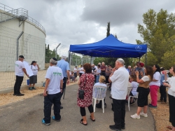 תחנה מס' 3: בריכת מקורות - בהדרכת עליזה הרשושנים ואיציק טאייב (צילום: רוחי רוזנבלום)