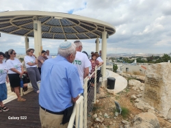 יד זיכרון לורה ומיג"ף קויאט - בהדרכת אסתר אדמנית (צילום: סלין מיכליס)