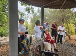 תחנה מס' 2: הגת הקדומה - בהדרכת חנהלה שמרלינג וברכה ימין  (צילום: רוחי רוזנבלום)