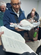 טקס פדיון הבן במוצ"ש שבת "זכור", במקלט הציבורי ליד גן-השעשועים התחתון בשכונת ה-165