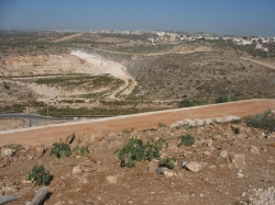 בתמונה נצפות גם עבודות הפיתוח לקראת הקמת שכונת 'רמת אלקנה' השייכת לעץ אפרים