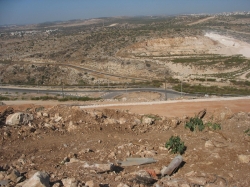 בתמונה נצפות גם עבודות הפיתוח לקראת הקמת שכונת 'רמת אלקנה' השייכת לעץ אפרים